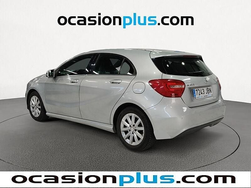 Usado Mercedes A180 Style 109 CV (80 kW) 2013 Gris plata Utilitario