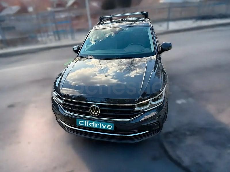 Usado VW Tiguan Life 150 CV (110 kW) 2022 Gris / plata SUV
