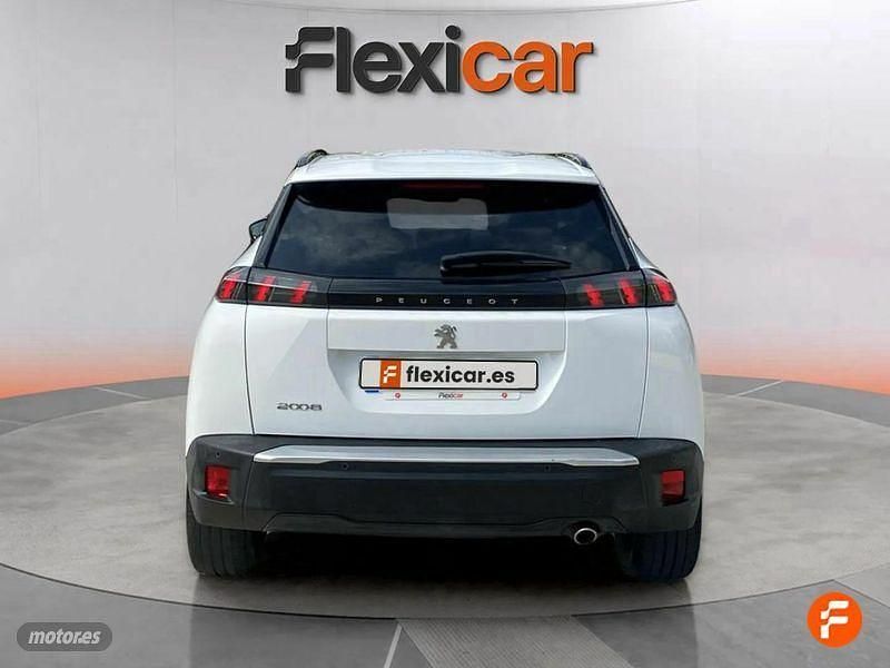 Usado Peugeot 2008 Allure 110 CV (80 kW) 2021 Blanco SUV