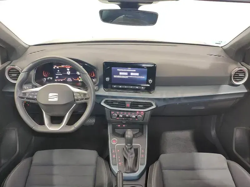 Usado Seat Arona Xperience 115 CV (84 kW) 2025 Gris / plata SUV