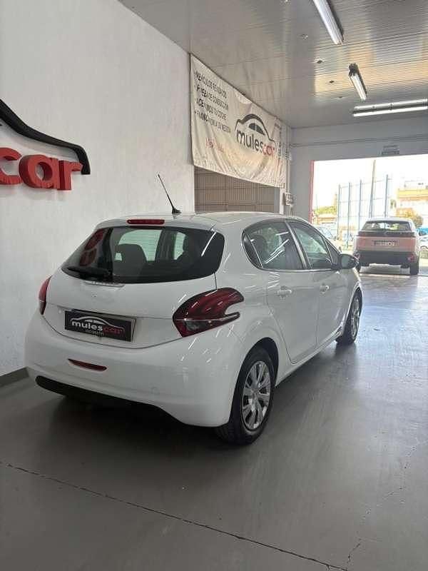 Usado Peugeot 208 Active 102 CV (75 kW) 2019 Blanco Utilitario