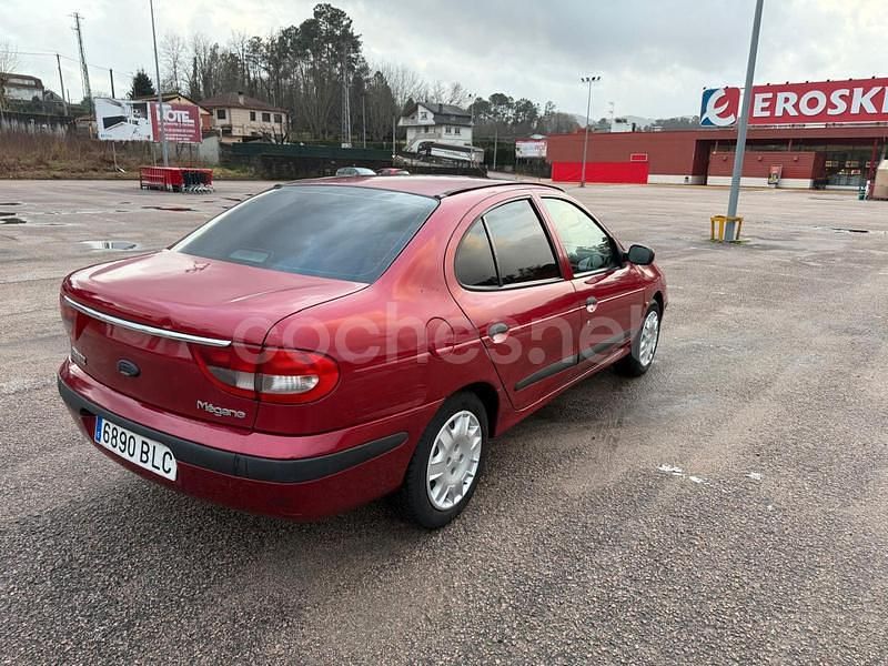 Usado Renault Mégane Expression 105 CV (77 kW) 2001 Granate Berlina