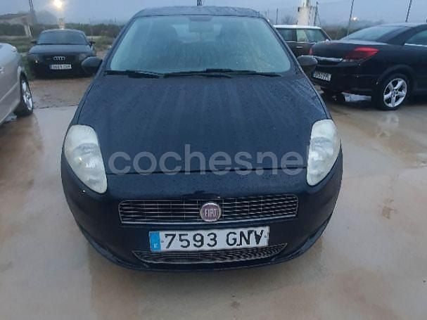 Usado Fiat Punto Dynamic 95 CV (69 kW) 2009 Negro Berlina