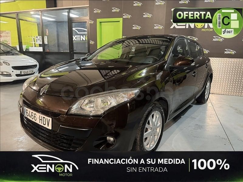Usado Renault Mégane Authentique 100 CV (73 kW) 2011 Marrón Berlina