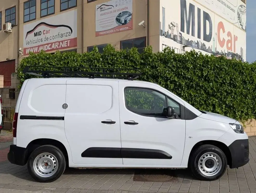 Usado Citroën Berlingo 102 CV (75 kW) 2022 Blanco Monovolumen
