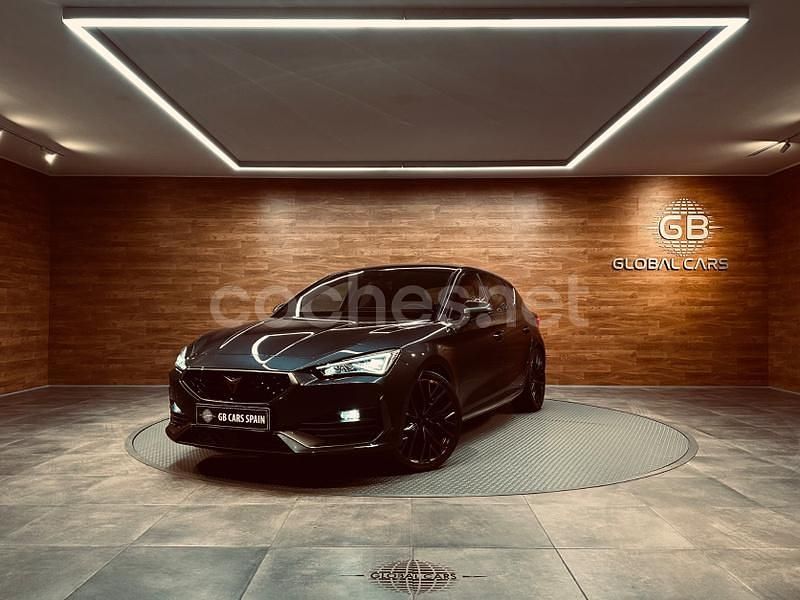 Gris / plata Usado 2024 Cupra Leon VZ Berlina | 36.990 € (Precio justo) - Imagen 1/4