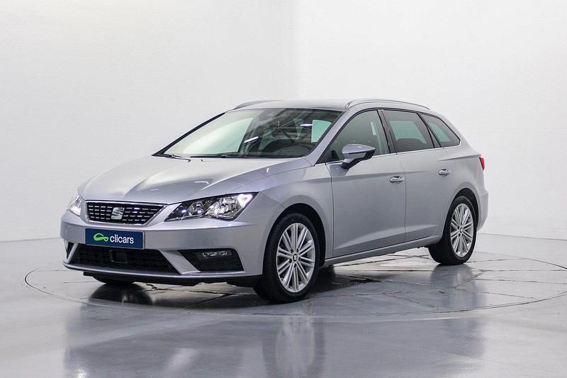 Usado Seat Leon XCELLENCE 130 CV (95 kW) 2020 Gris / plata Familiar