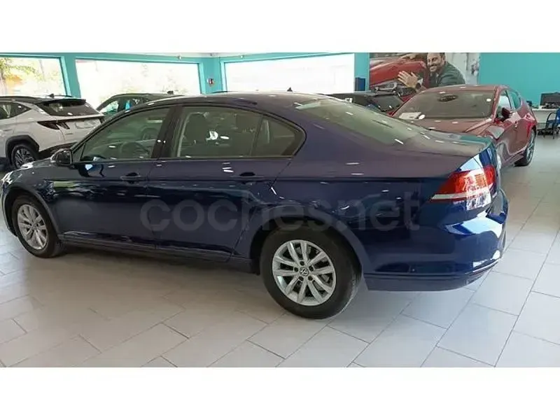 Usado VW Passat Edition 150 CV (110 kW) 2018 Azul Berlina