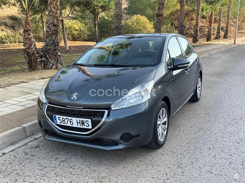 Usado Peugeot 208 Active 68 CV (50 kW) 2014 Gris / plata Utilitario