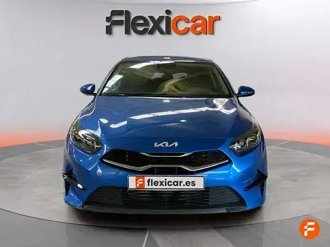 Begagnad Kia Ceed 100 HK (73 kW) 2021 Blå Halvkombi