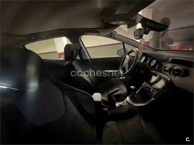 Usado Peugeot 308 110 HP (80 kW) 2008 Preto Sedan