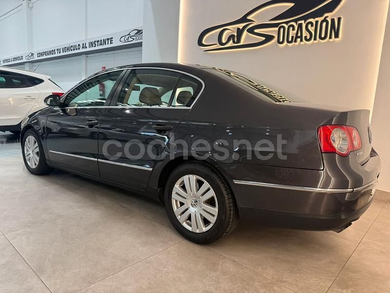 Usado VW Passat Highline 140 CV (102 kW) 2007 Negro Berlina