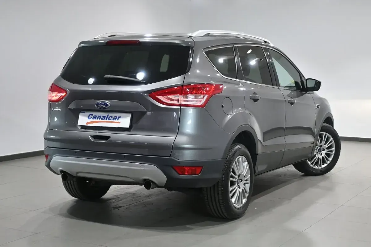 Usado Ford Kuga Titanium 140 CV (102 kW) 2013 Gris SUV
