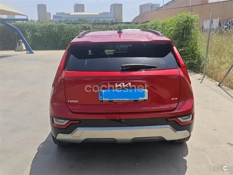 Usado Kia Niro 141 CV (103 kW) 2022 Rojo SUV