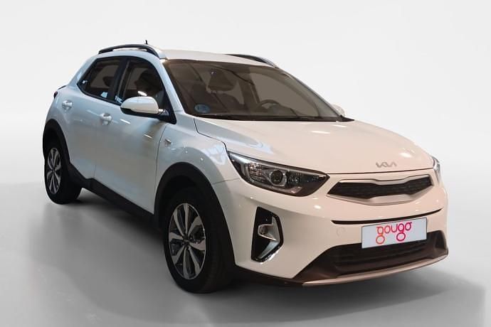 Usado Kia Stonic 101 CV (74 kW) 2023 Blanco SUV