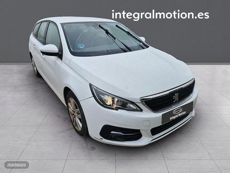 Usado Peugeot 308 Active 102 CV (75 kW) 2020 Blanco Familiar