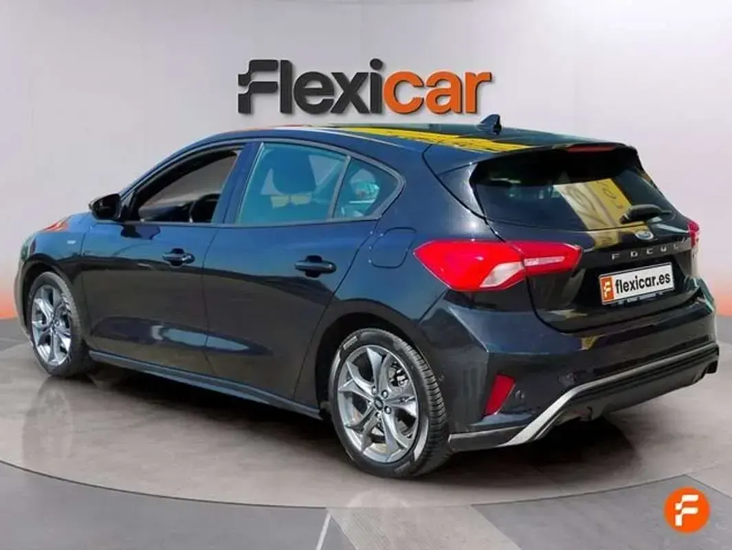 Usado Ford Focus ST-Line 125 CV (91 kW) 2020 Negro Utilitario