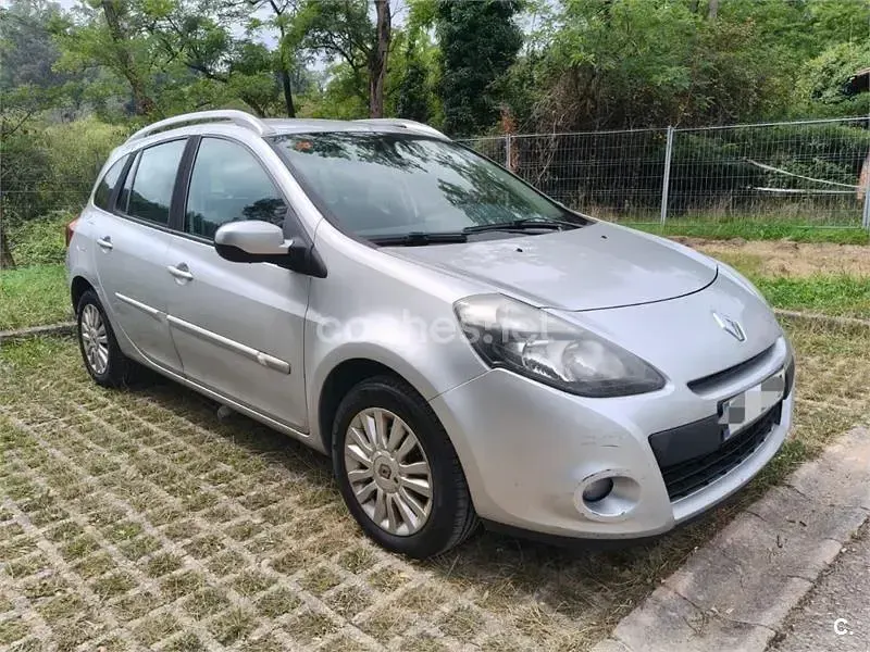 Usado Renault Clio Dynamique 90 CV (66 kW) 2012 Gris / plata Familiar