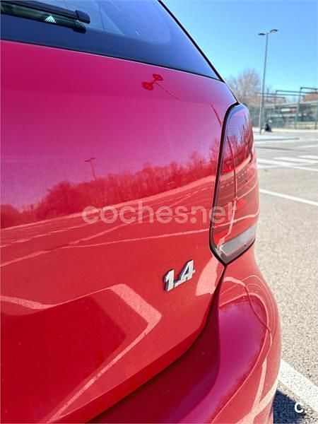 Usado VW Polo Advance 85 CV (62 kW) 2012 Rojo Berlina