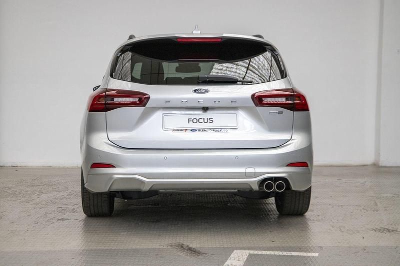 Usado Ford Focus ST-Line 125 CV (91 kW) 2023 Plata Utilitario