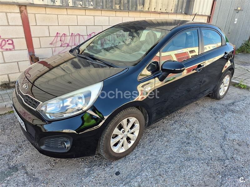 Usado Kia Rio 84 CV (61 kW) 2015 Negro Berlina
