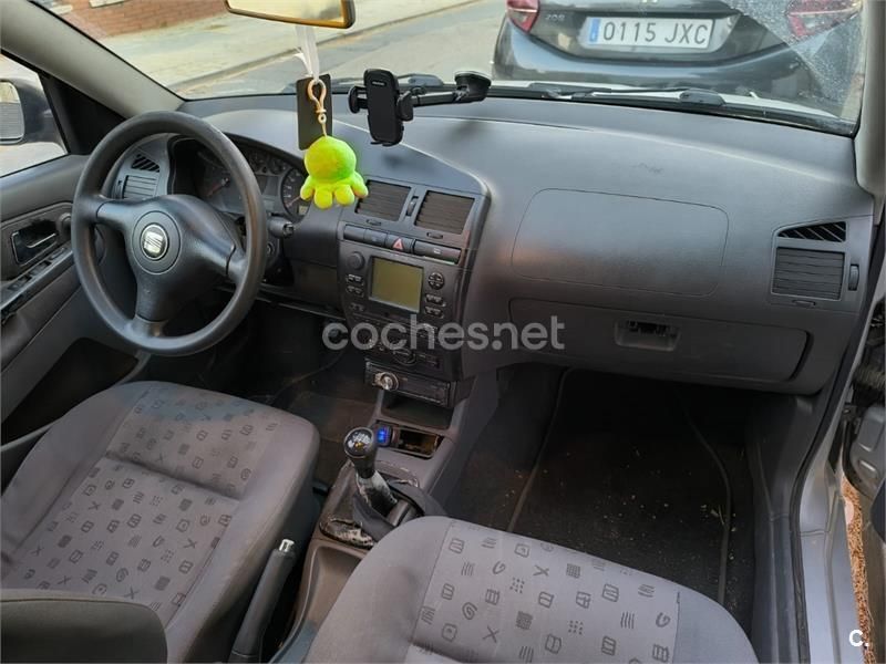 Gris / plata Usado 2000 Seat Ibiza Stella Berlina | 2200 € (Un poco caro) - Imagen 1/4