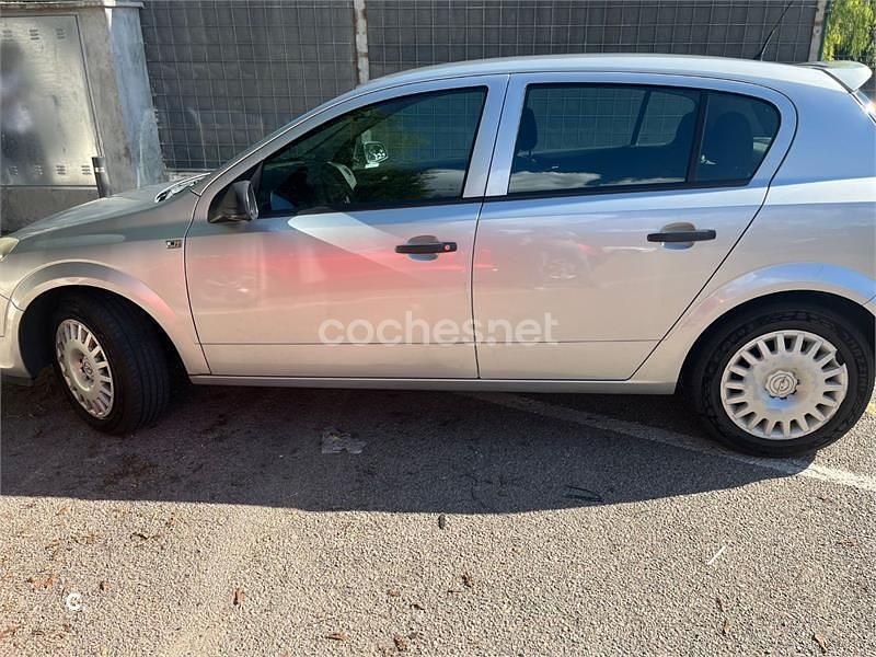 Usado Opel Astra Enjoy 90 CV (66 kW) 2007 Gris / plata Berlina