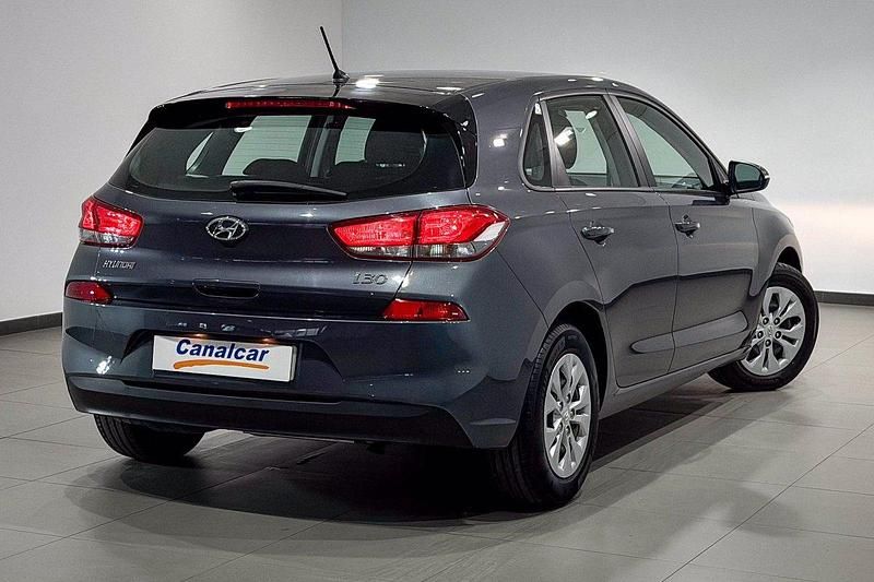 Usado Hyundai i30 95 CV (69 kW) 2018 Gris