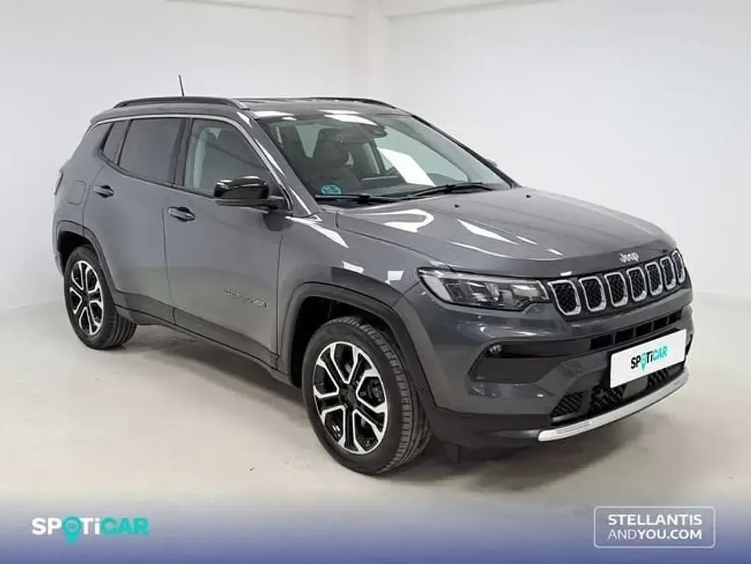 Usado Jeep Compass Limited 131 CV (96 kW) 2022 Gris SUV