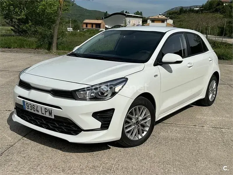 Usado Kia Rio 84 CV (61 kW) 2021 Blanco Berlina