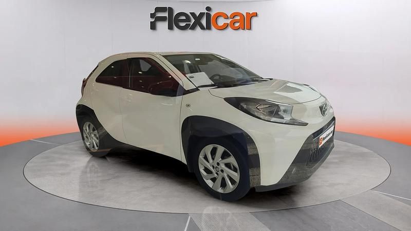 Usado Toyota Aygo X Play 72 CV (52 kW) 2024 Blanco SUV