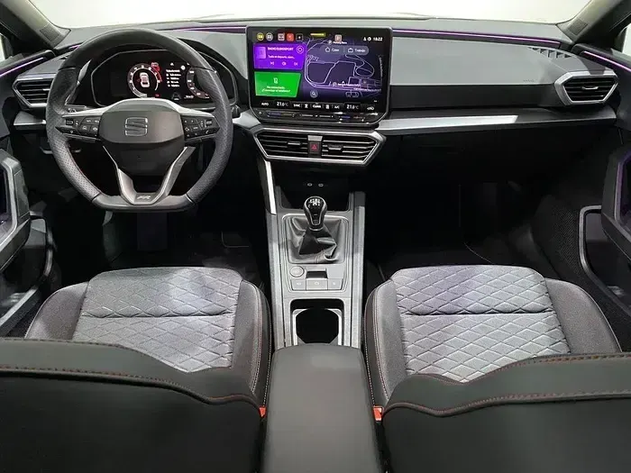 Usado Seat Leon FR 150 CV (110 kW) 2025 Negro Familiar