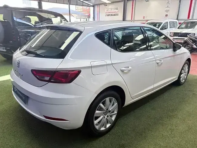 Usado Seat Leon Reference 90 CV (66 kW) 2018 Blanco Berlina