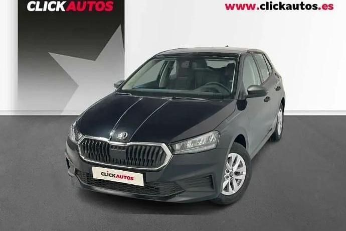 Usado Skoda Fabia Essence 80 CV (58 kW) 2025 Plata Utilitario