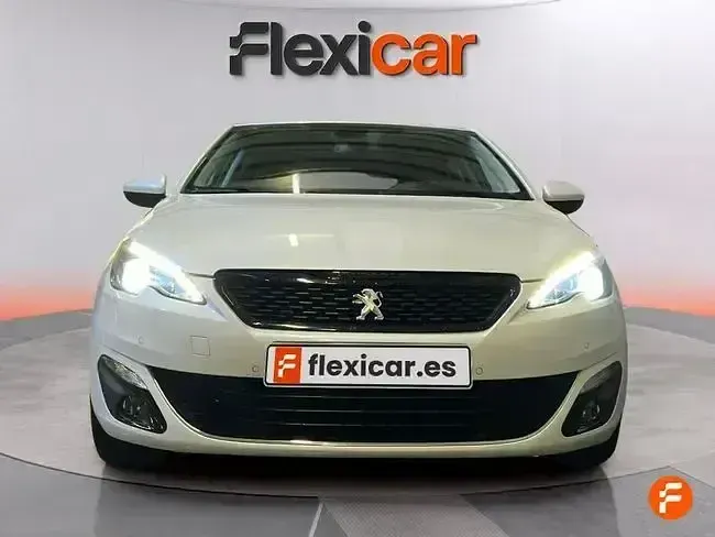 Usado Peugeot 308 GT-line 130 CV (95 kW) 2017 Blanco Berlina