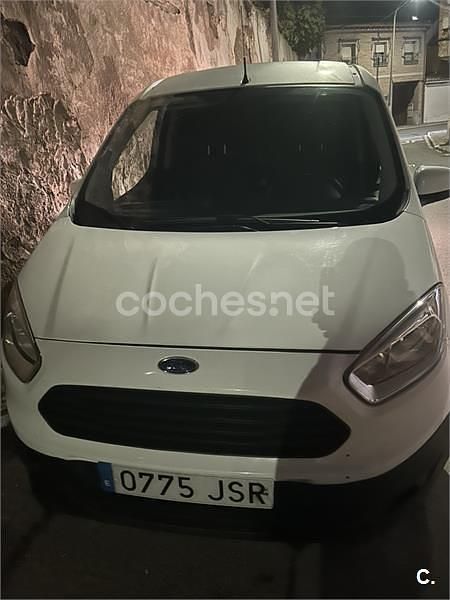 Usado Ford Tourneo Courier Trend 75 CV (55 kW) 2016 Blanco Monovolumen