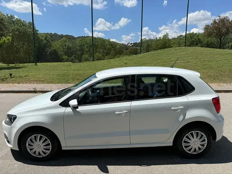 Käytetty VW Polo Advance 75 HP (55 kW) 2015 Valkoinen Sedan