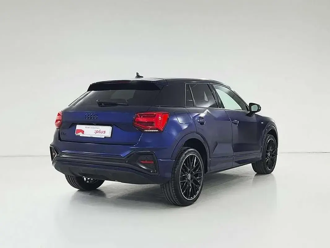 Usado Audi Q2 Black Edition 150 CV (110 kW) 2025 Azul SUV