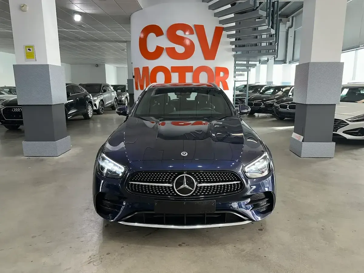 Usado Mercedes E300 Avantgarde 320 CV (235 kW) 2022 Azul Berlina
