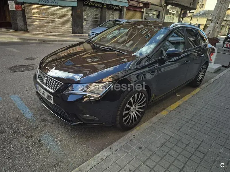 Usado Seat Leon ST Reference 110 CV (80 kW) 2016 Negro Familiar