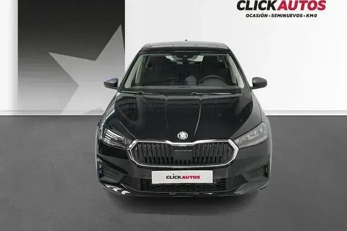 Usado Skoda Fabia Essence 95 CV (69 kW) 2025 Plata Utilitario