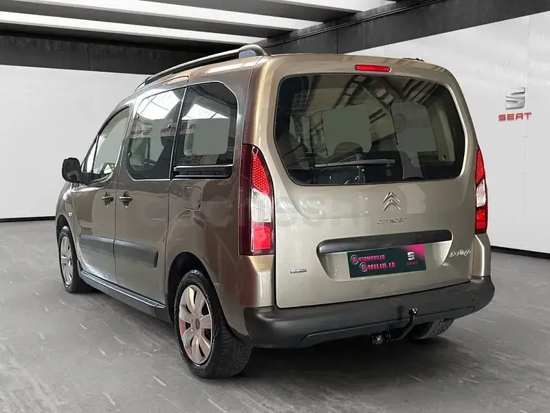 Usado Citroën Berlingo Feel 100 CV (73 kW) 2016 Marrón Monovolumen