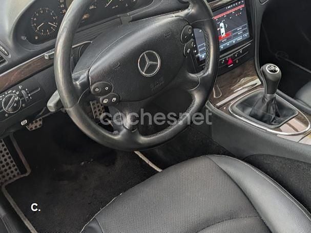 Negro Usado 2008 Mercedes E220 Avantgarde Berlina | 7000 € (Precio justo) - Imagen 1/4