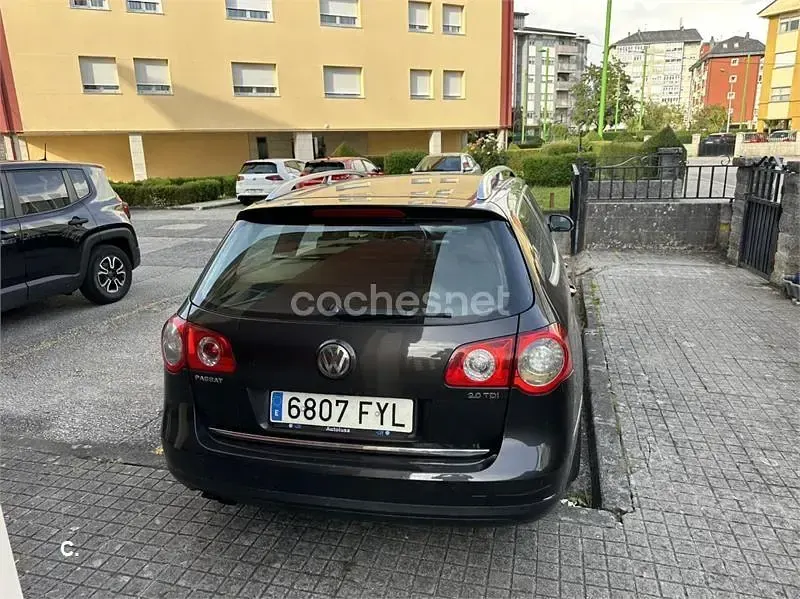 Usado VW Passat Advance 140 CV (102 kW) 2007 Marrón Familiar