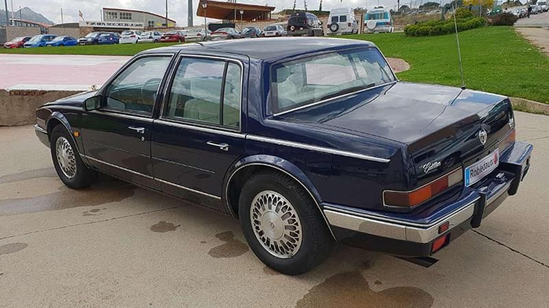 Usado Cadillac Deville 158 CV (116 kW) 1990 Azul Berlina