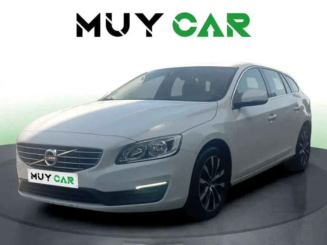 Usado Volvo V60 Momentum 150 CV (110 kW) 2017 Blanco Familiar