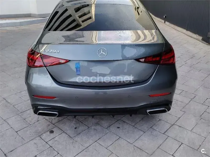 Usado Mercedes C220 200 CV (147 kW) 2023 Gris / plata Berlina