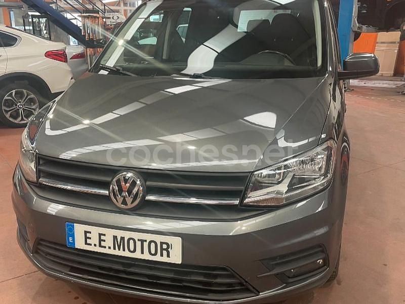 Usado VW Caddy 102 CV (75 kW) 2018 Gris / plata Monovolumen