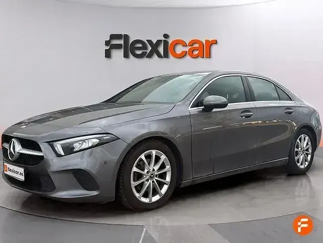 Usado Mercedes A180 116 CV (85 kW) 2019 Gris Berlina