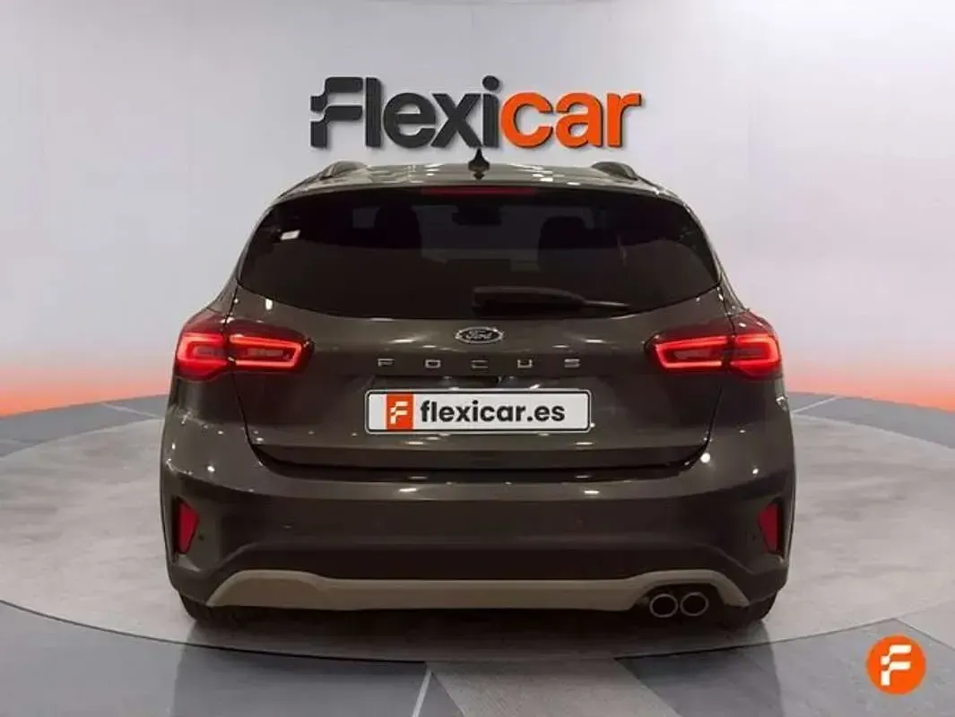 Usado Ford Focus Active 155 CV (114 kW) 2024 Gris Berlina